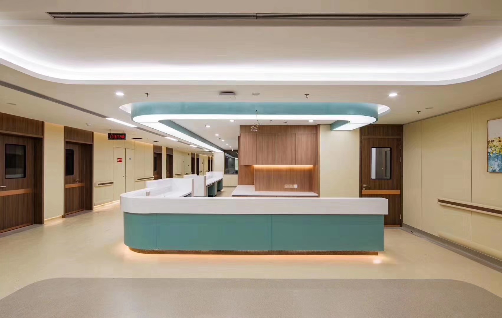 Differenze tra laminato compatto fenolico e pannello decorativo ignifugo (pannello Ice-Fire) per applicazioni a parete