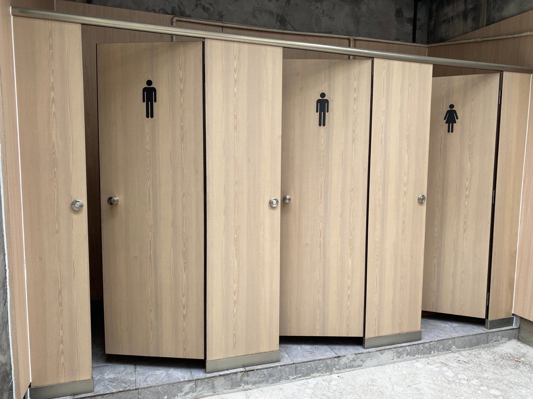 15 Produsen Laminasi Fenolik Teratas untuk Bilik Toilet (Panduan Pembeli 2026)